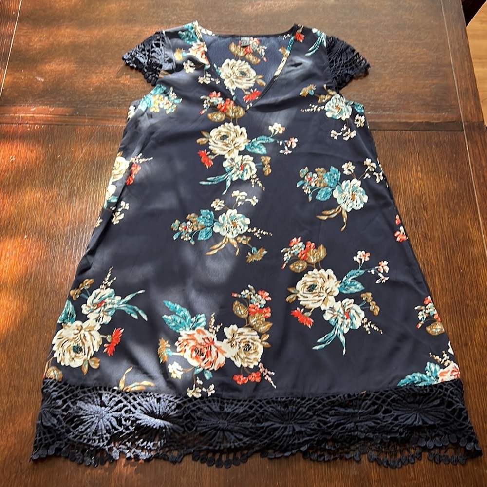 NWOT SHEIN Dress Size Small Navy Blue Tie Belt Floral Lace Crochet V-Neck Flowy - Picture 10 of 15